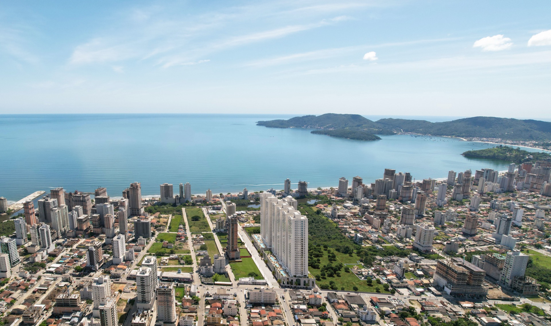 Vista aérea da Praia do Perequê com a localização do AP Towers